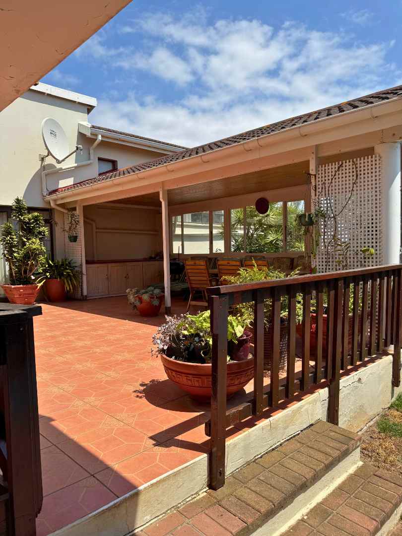 5 Bedroom Property for Sale in Kenton On Sea Eastern Cape